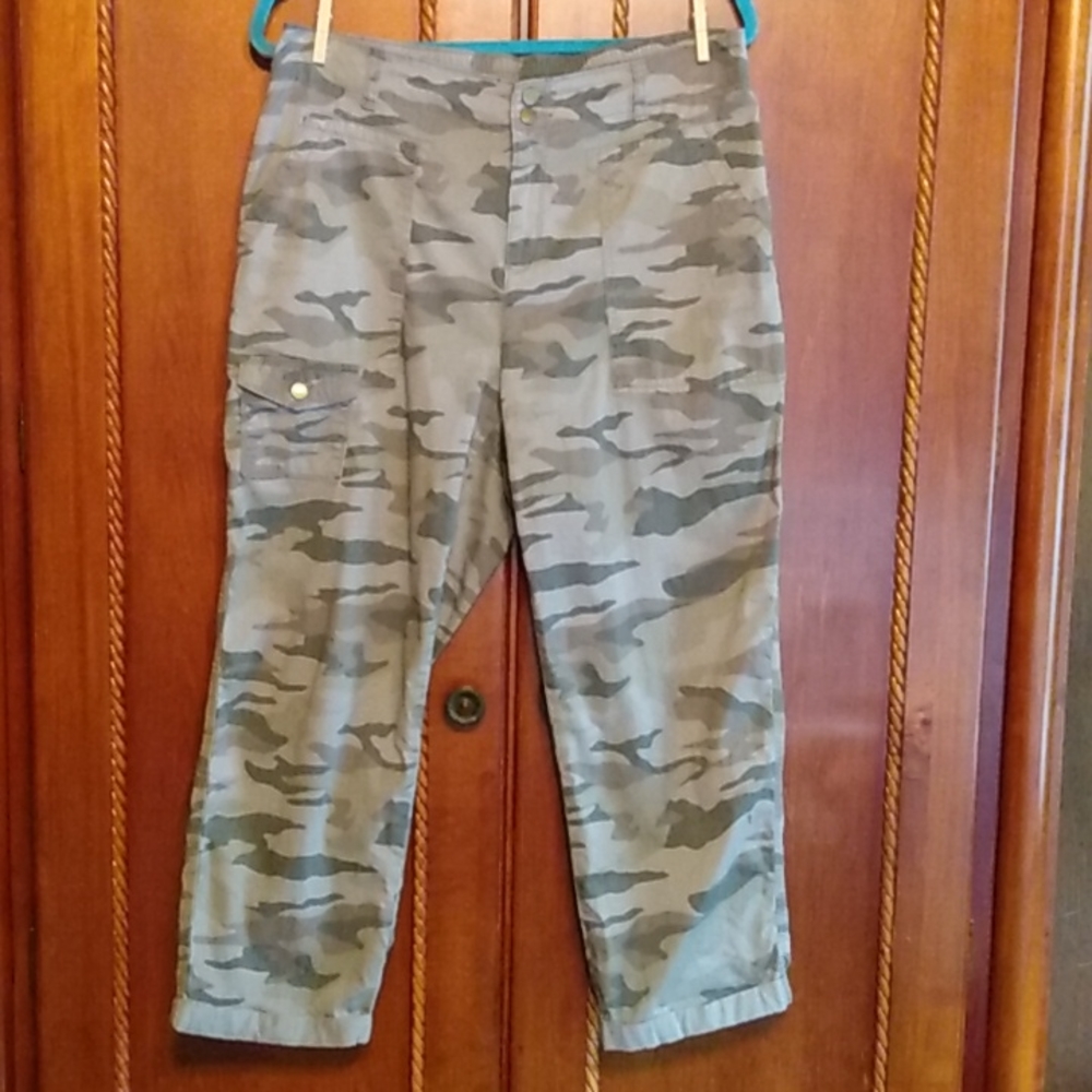 Women's Size 12 Time and Tru Brown Camo Pants